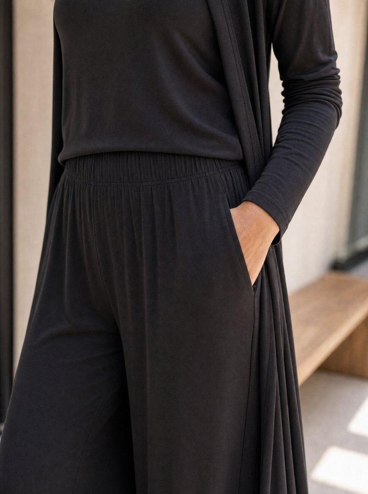 Pull-on waist and side pockets